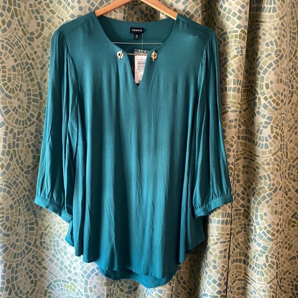 Torrid Crepe Chain-Detail Blouse 00 NWT - Picture 2 of 7